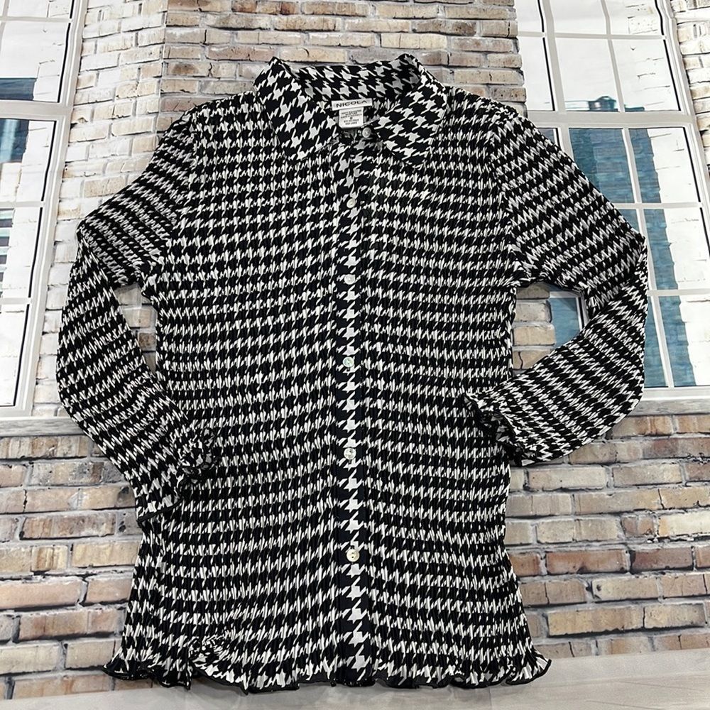 NWT Women’s Nicola Black & White Printed Casual Button Up Shirt (S) GD05